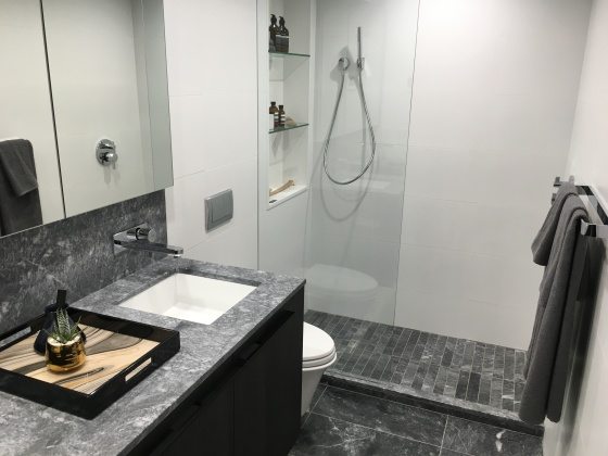 Bathroom in Nero colour scheme