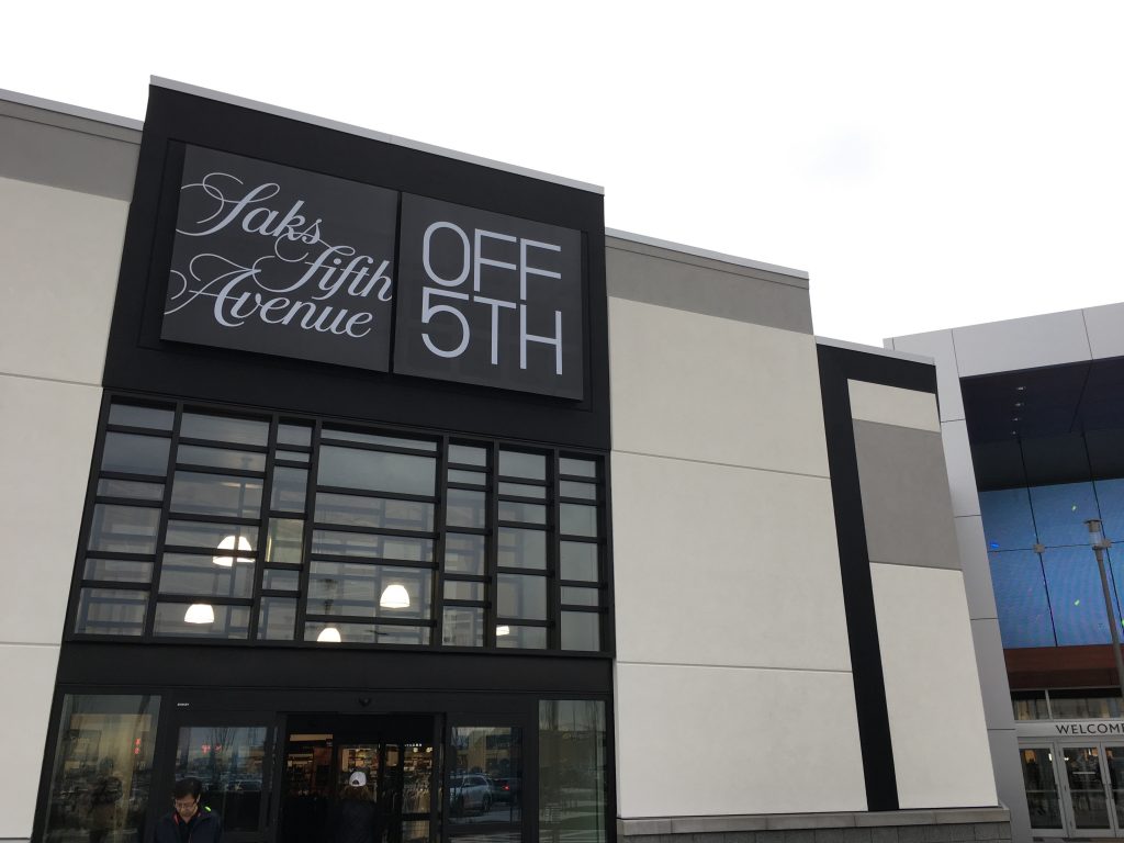 Saks Fifth Avenue Off 5th outlet