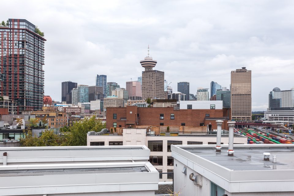 601 - 27 Alexander Street view of skyline